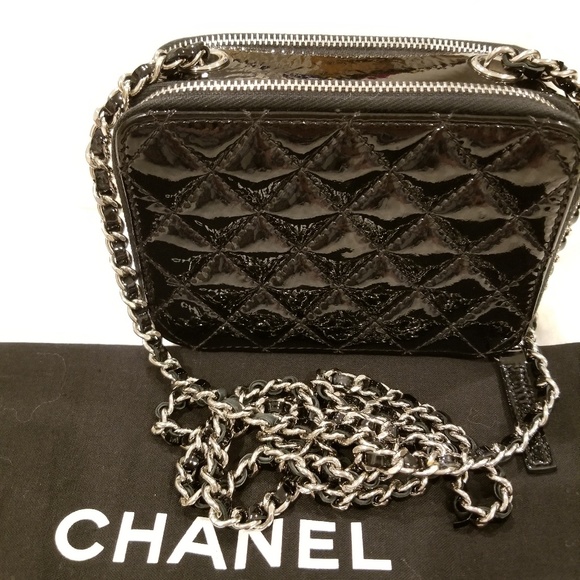 **SOLD**💯Auth Chanel Patent Mini Camera Crossbody - Picture 2 of 8